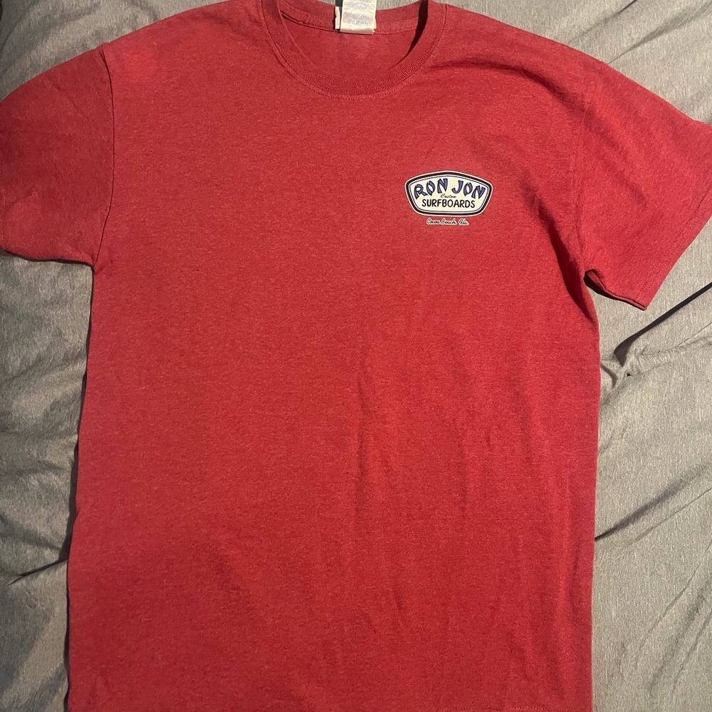 red ron jon tee. gently used, perfect condition